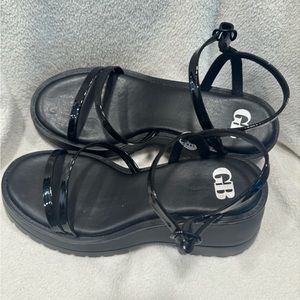 Gianni Bini black strappy lug heeled bloc heeled sandals size 9 NWT